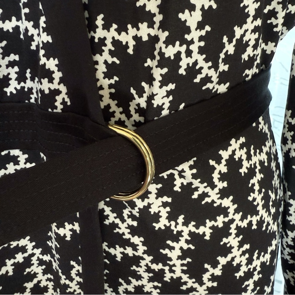 DIANE VON FURSTENBERG BLACK WHITE PRINT SILK LONG SLEEVE D RING WRAP MIDI DRESS - Picture 8 of 11
